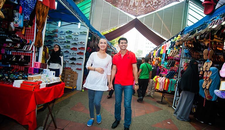 honeymooners-shopping-in-kuala-lumpur-malaysia